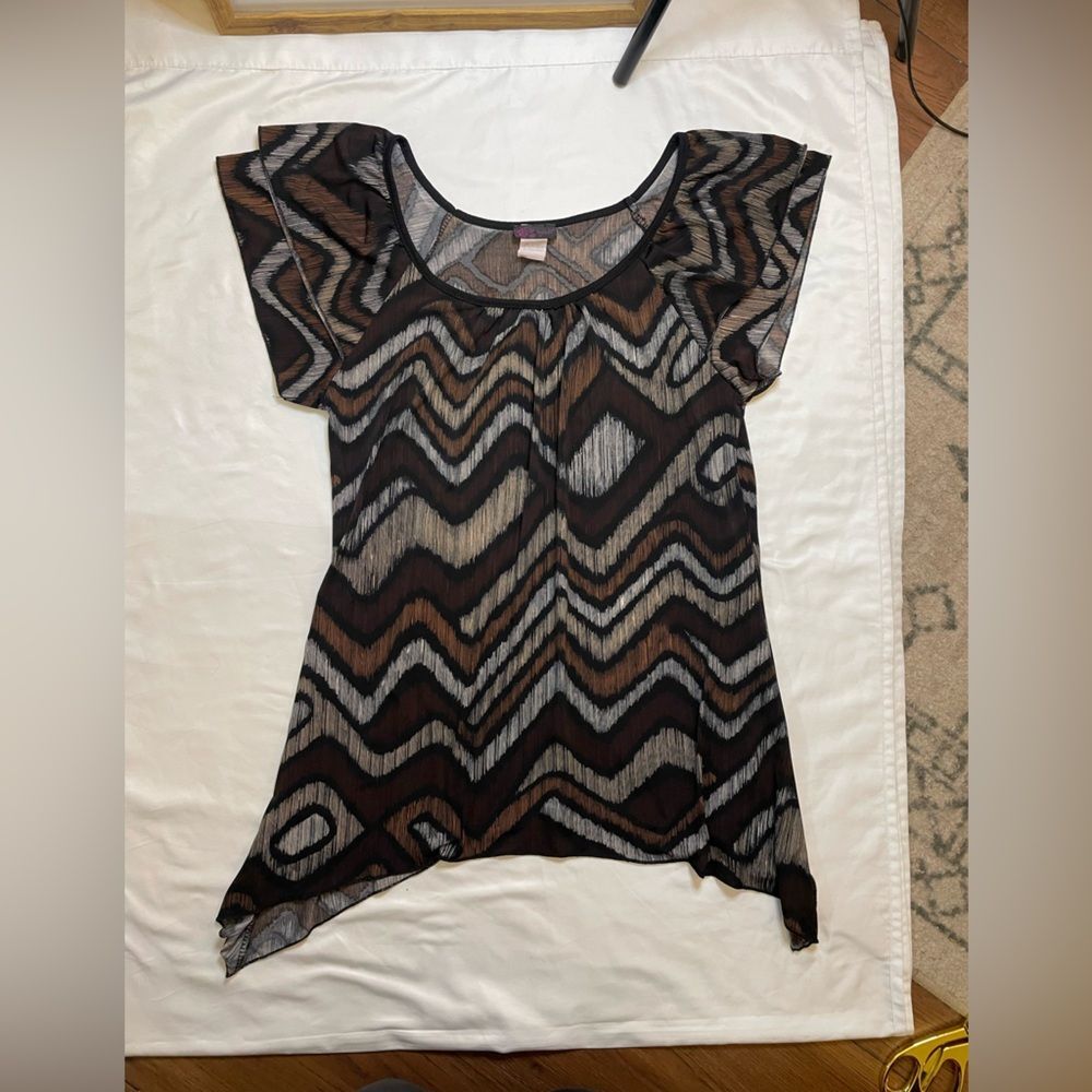 Agenda size large brown chevron blouse